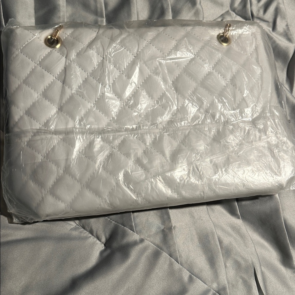 Chic White Quilted Tote - Picture 2 of 2